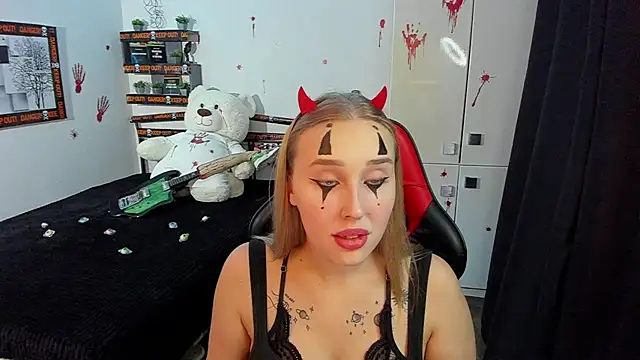 LinaTruly online show from October 2025 09:59:02 PM