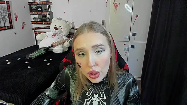 LinaTruly online show from October 2025 09:38:01 PM