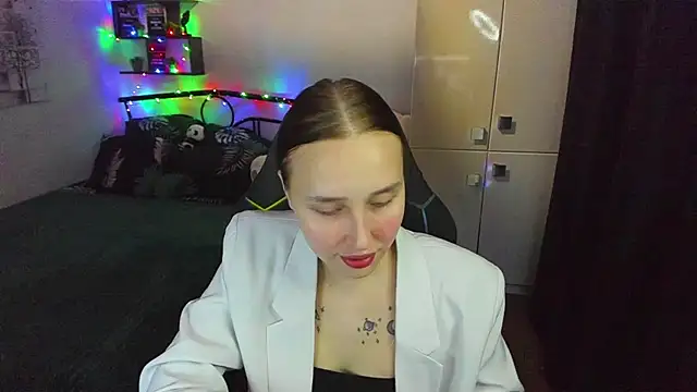 LinaTruly online show from February 2026 10:25:02 PM