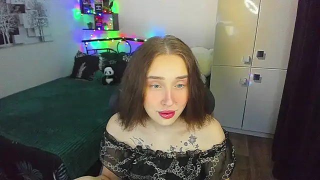 LinaTruly online show from February 2026 10:11:02 PM