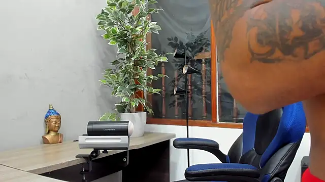 Snapshot of Robin_Rief chatting on January 2025 03:53:02 AM Robin Rief online show from January 2025 03:53:02 AM