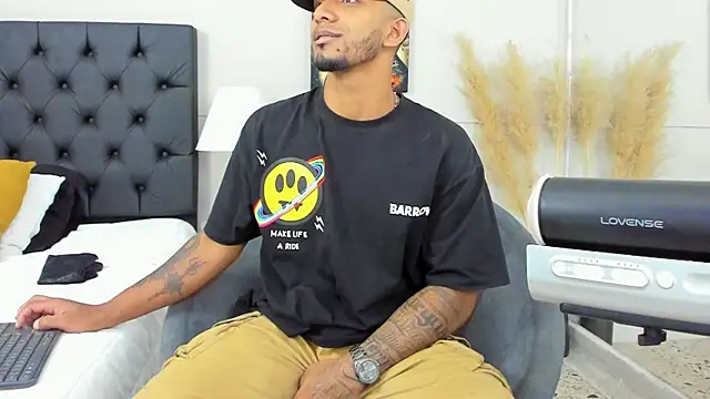 Snapshot of Robin_Rief chatting on February 2025 06:49:02 AM Robin Rief online show from February 2025 06:49:02 AM