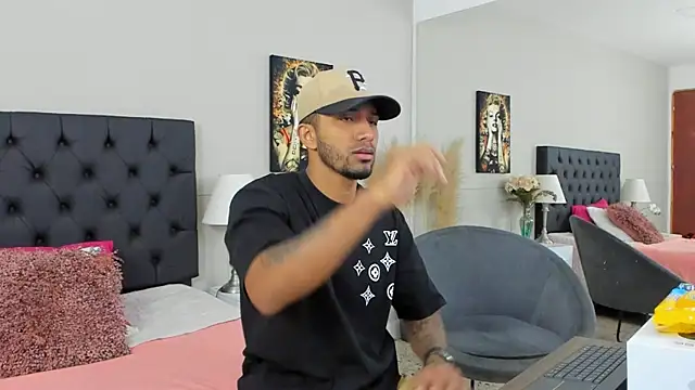 Snapshot of Robin_Rief chatting on March 2025 03:24:01 AM Robin Rief online show from March 2025 03:24:01 AM