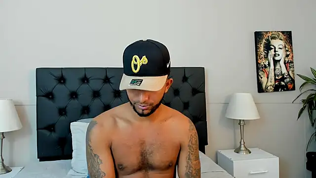 Snapshot of Robin_Rief chatting on October 2025 03:26:02 AM Robin Rief online show from October 2025 03:26:02 AM