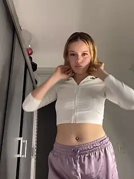 NicoleCut online show from February 2025 11:17:02 AM