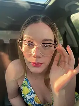 Snapshot of NicoleCut chatting on April 2026 10:05:01 PM NicoleCut online show from April 2026 10:05:01 PM