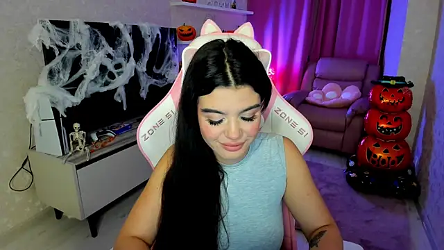 Snapshot of AlluringAriel chatting on October 2025 07:32:01 PM AlluringAriel online show from October 2025 07:32:01 PM