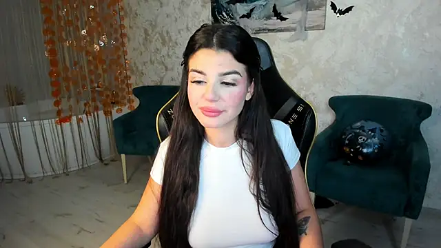 Snapshot of AlluringAriel chatting on October 2025 07:20:01 PM AlluringAriel online show from October 2025 07:20:01 PM