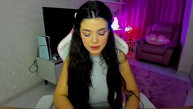 Snapshot of AlluringAriel chatting on November 2025 06:18:02 PM AlluringAriel online show from November 2025 06:18:02 PM