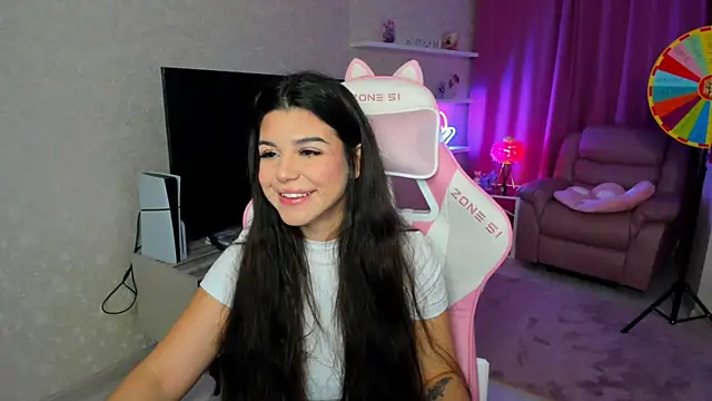 Snapshot of AlluringAriel chatting on December 2025 07:32:01 PM AlluringAriel online show from December 2025 07:32:01 PM