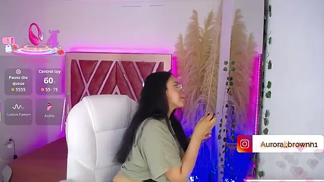 Aurora Brownn online show from October 2025 04:45:01 AM