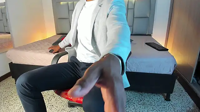 JEFFREY COTTOM online show from February 2025 07:49:01 PM