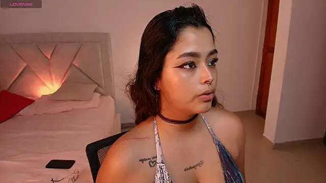 Snapshot of Ariana_Pierce chatting on June 2026 06:29:02 PM Ariana Pierce online show from June 2026 06:29:02 PM