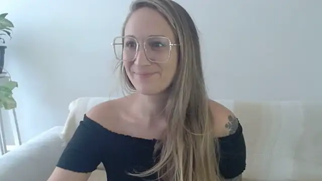 Snapshot of CabledHeredity chatting on January 2025 01:41:01 PM CabledHeredity online show from January 2025 01:41:01 PM