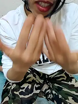 Snapshot of Linda-53 chatting on January 2025 01:11:01 AM Linda-53 online show from January 2025 01:11:01 AM