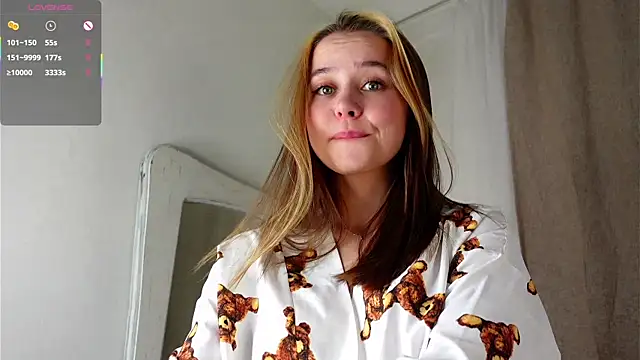 Snapshot of FalineDowlen chatting on January 2025 02:30:01 AM FalineDowlen online show from January 2025 02:30:01 AM