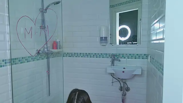 Mia Mia M online show from December 2024 05:33:02 AM