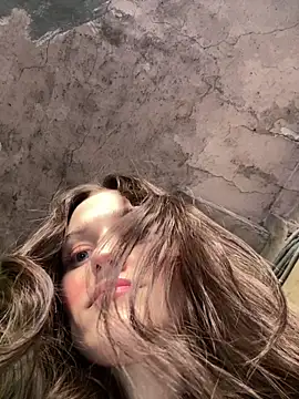 Mia Mia M online show from March 2026 02:17:01 PM