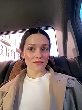 Mia Mia M online show from April 2026 01:38:01 PM