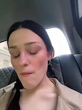 Mia Mia M online show from April 2026 03:51:01 PM