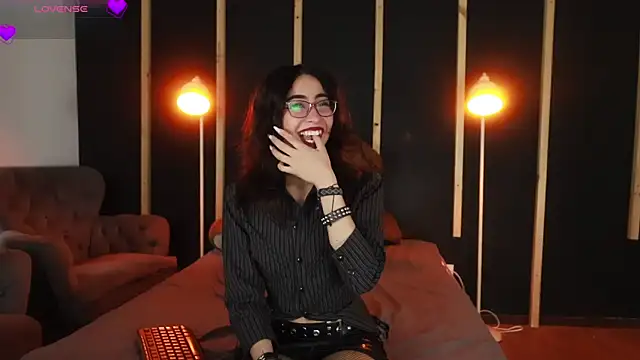 Snapshot of vampy_dolll chatting on March 2025 09:06:02 PM vampy dolll online show from March 2025 09:06:02 PM