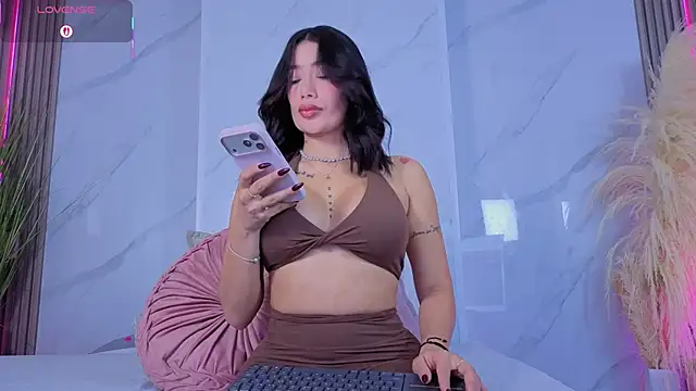 Chlooee   online show from February 2026 01:28:02 AM