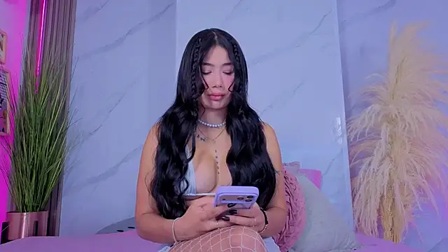 Chlooee   online show from April 2026 01:49:01 AM