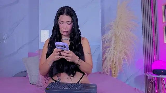 Chlooee   online show from April 2026 01:27:02 AM