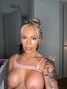 Snapshot of sophiamariexoxo240 chatting on September 2025 05:07:01 PM sophiamariexoxo240 online show from September 2025 05:07:01 PM