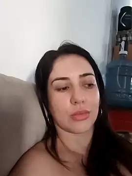 Snapshot of Bruninha77 chatting on February 2025 07:38:01 PM Bruninha77 online show from February 2025 07:38:01 PM