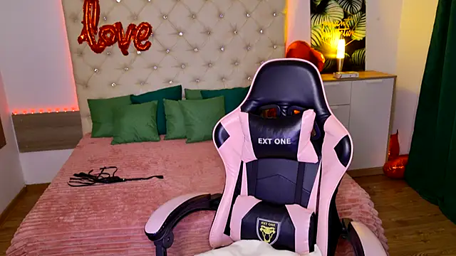 KattieSims online show from February 2025 10:43:02 PM