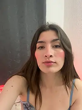 Snapshot of LuneObscure chatting on January 2025 02:04:02 AM LuneObscure online show from January 2025 02:04:02 AM