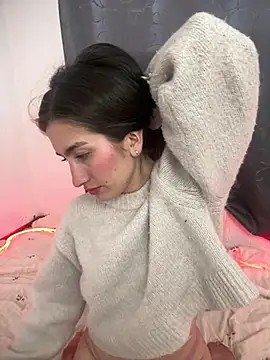 Snapshot of LuneObscure chatting on January 2025 11:18:02 AM LuneObscure online show from January 2025 11:18:02 AM