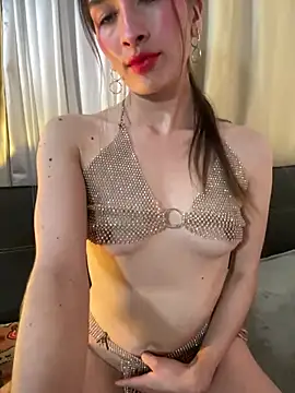 Snapshot of LuneObscure chatting on January 2025 05:31:01 AM LuneObscure online show from January 2025 05:31:01 AM