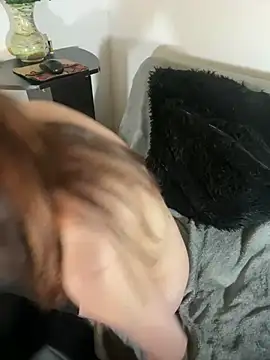 Snapshot of LuneObscure chatting on March 2025 08:16:02 AM LuneObscure online show from March 2025 08:16:02 AM