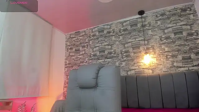 Snapshot of LuneObscure chatting on September 2025 10:54:01 PM LuneObscure online show from September 2025 10:54:01 PM