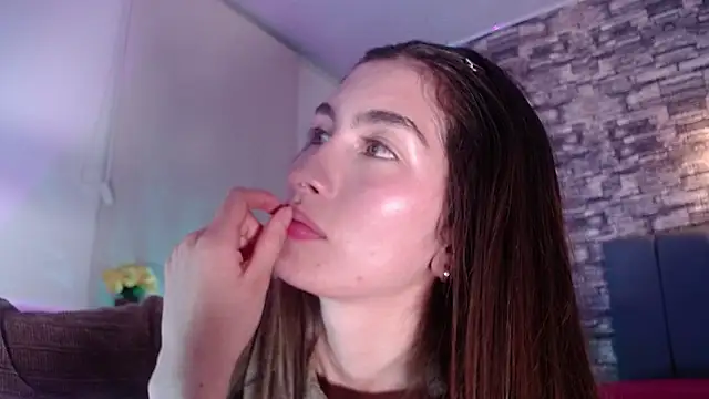 Snapshot of LuneObscure chatting on October 2025 02:25:02 AM LuneObscure online show from October 2025 02:25:02 AM