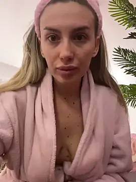 Snapshot of FelyJolie chatting on January 2025 10:17:02 AM FelyJolie online show from January 2025 10:17:02 AM