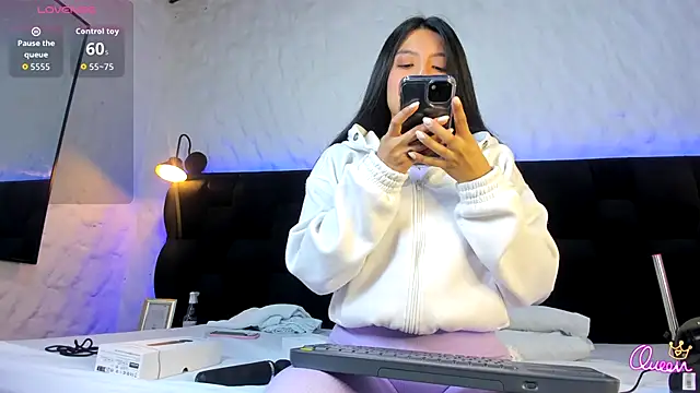 Camila  Gomez online show from January 2026 12:31:01 PM