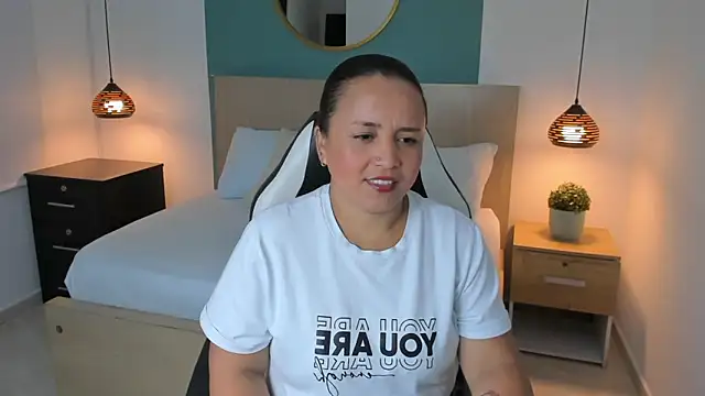 linda rios  online show from January 2025 07:06:02 PM