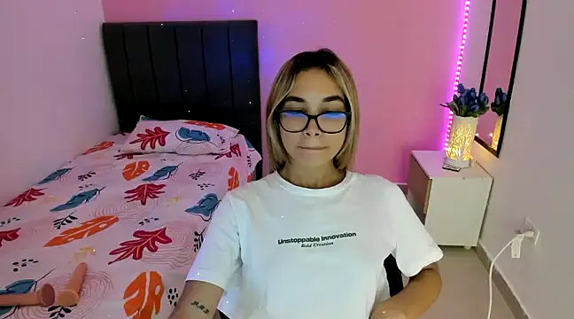 Snapshot of davinacaro chatting on December 2024 08:43:01 PM davinacaro online show from December 2024 08:43:01 PM