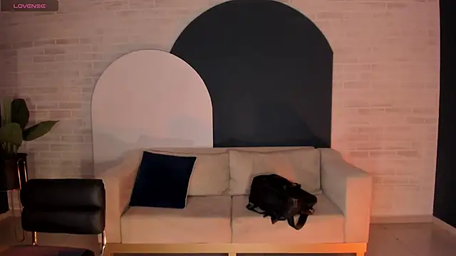 MiaFarrell  online show from February 2026 06:36:01 PM