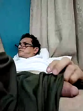 Snapshot of Bombi22 chatting on December 2024 11:53:02 PM Bombi22 online show from December 2024 11:53:02 PM