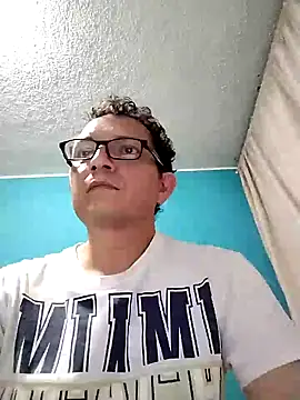 Snapshot of Bombi22 chatting on December 2024 02:55:02 AM Bombi22 online show from December 2024 02:55:02 AM