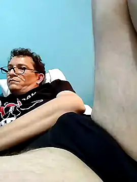 Snapshot of Bombi22 chatting on December 2024 10:11:01 PM Bombi22 online show from December 2024 10:11:01 PM