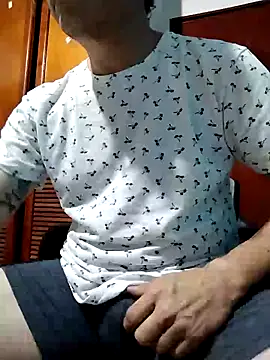 Snapshot of Bombi22 chatting on December 2024 02:34:02 AM Bombi22 online show from December 2024 02:34:02 AM