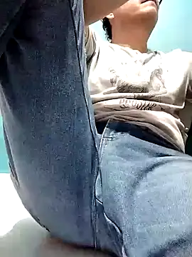 Snapshot of Bombi22 chatting on December 2024 05:14:02 AM Bombi22 online show from December 2024 05:14:02 AM