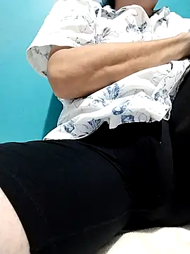 Snapshot of Bombi22 chatting on January 2025 04:30:02 AM Bombi22 online show from January 2025 04:30:02 AM