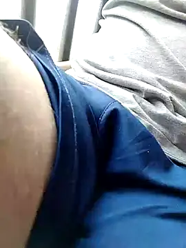 Snapshot of Bombi22 chatting on January 2025 03:39:01 PM Bombi22 online show from January 2025 03:39:01 PM