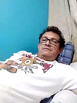 Snapshot of Bombi22 chatting on January 2025 03:34:02 AM Bombi22 online show from January 2025 03:34:02 AM